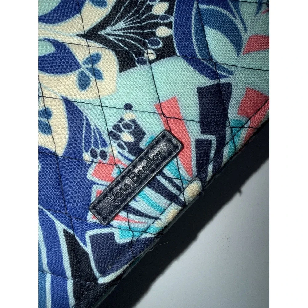 Vera Bradley Escapade Wristlet Lotus Flower Swirl Zip‎ Blue Wallet Passport F